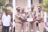 జిల్లా ఎస్పీ చేతులు మీదుగా ఉత్తమ ఎస్ఐ గా ప్రశంసపత్రం తీసుకున్న   అయిజ ఎస్ఐ శ్రీనివాసరావు