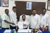 జాతీయ పతాకాన్ని అవమానిస్తే చూస్తూ ఊరుకోం 