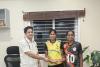 నిరుపేద విద్యార్థులకు డాక్టర్ అండ గా 60 వేల ఆర్థిక సహాయం.