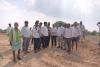 ఇండ్ల స్థలాలను పరిశీలించిన తహసీల్దార్ 