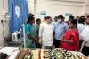 రోడ్డు ప్రమాదంలో గాయపడిన హుస్నాబాద్ 16వ వార్డు కౌన్సిలర్ వైద్యం కిరణ్ ప్రసాద్‌ను పరామర్శించిన మంత్రి పొన్నం ప్రభాకర్.