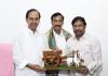 మాజీ ముఖ్యమంత్రి కేసీఆర్ ను మర్యాదపూర్వకంగా కలిసిన గోలి సంతోష్
