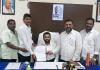 జాతీయ పతాకాన్ని అవమానిస్తే చూస్తూ ఊరుకోం 