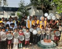 లయన్స్ క్లబ్ ఆధ్వర్యంలో విద్యార్థులకు స్టీల్ ప్లేట్స్ వితరణ