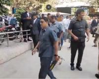 రెండు గంటలకు బాంబు పేలుతుంది..!!