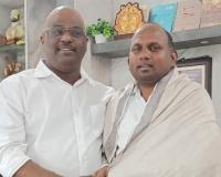 అడెల్లి గ్రామ సర్పంచ్ ను సన్మానించిన డాక్టర్ దేవేందర్ రెడ్డి..  