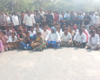 విద్యుత్ షాక్ తో యువకుడు మృతి ..... తండావాసులు రోడ్డు మీద బేటాయించి ధర్న