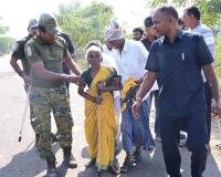 అవ్వకు పోలీసు లాఠే...చేతి కర్ర.