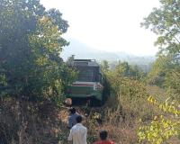 అదుపు తప్పిన ఆర్టీసీ బస్సు  తృటిలో తప్పిన పెను ప్రమాదం