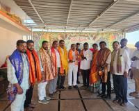 ఎమ్మెల్యే కాలే యాదయ్య ని కలిసిన కేసారం సర్పంచ్ 