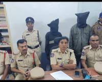 పరువు పోతుందని కన్న కూతురినే గొంతు నులిమి చంపిన తల్లిదండ్రులు