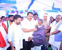 ఆదివాసులు చదువుపై దృష్టి సారించాలి - మంత్రి జూపల్లి కృష్ణారావు