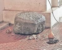 వేములవాడలో బుధ్ధ, జైన తరహా నమూనాలు ఉన్న పురాతన రాతి  విగ్రహం లభ్యం