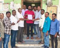 252 జి.వో వర్కింగ్ జర్నలిస్టులకు తీవ్ర నష్టం కలిగిస్తోందని తహసీల్దార్ కు వినతిపత్రం అందజేత