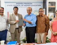 ఉన్నత విద్యా లక్ష్యాలను సాధించడానికి రెండు తెలుగు రాష్ట్రాలు సహకరించు కోవలసిన అవసరం ఉన్నది