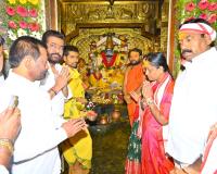 ఐనవోలు శ్రీ మల్లికార్జున స్వామిని దర్శించుకున్న మంత్రి కొండ సురేఖ,ఎమ్మెల్యే కేఆర్ నాగరాజు,మాజీ టెస్కాబ్ ఛైర్మన్ మార్నెనీ రవీందర్ రావు