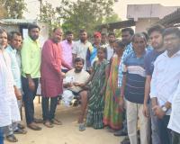 ఆర్థిక సహాయాన్ని అందజేసిన బుసిరెడ్డి ఫౌండేషన్ చైర్మన్ బుసిరెడ్డి పాండురంగారెడ్డి....