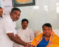 పోచారం కాసుల కు సంక్రాంతి శుభాకాంక్షలు తెలిపిన గాజుల  రాజేశ్వర్.