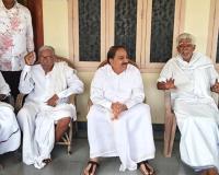 పండగ పూట మిత్రులతో మంత్రి తుమ్మల   