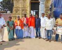 విజన్ ఆంధ్ర దినపత్రిక నూతన క్యాలెండర్ ను ఆవిష్కరించిన  : జటప్రోలు గ్రామ ఉప సర్పంచ్ పబ్బ ప్రమోద్ గౌడ్, గ్రామస్తులు