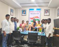 నూతన ల్యాబ్ టెక్నీషియన్లు సన్మానించిన   : జిల్లా వైద్యాధికారి డాక్టర్  కిరణ్ మైయి