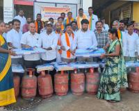 ప్రధానమంత్రి ఉజ్వల గ్యాస్ పంపిణీ 