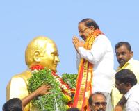 ఎన్టీఆర్ వర్థంతి సందర్భంగా నివాళులు అర్పించిన మంత్రి తుమ్మల