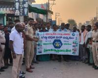 రోడ్డు భద్రతపై ప్రతి ఒక్కరూ అవగాహన కలిగి ఉండాలి –   ఎస్సై క్రాంతికుమార్