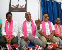 నిలదీస్తే నోటీసులా...❓