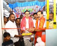 కేఎంకే ఫుడ్ కోర్ట్‌ను ప్రారంభించిన ప్ర‌భుత్వ మాజీ చీఫ్ విప్ దాస్యం విన‌య్ భాస్క‌ర్ 