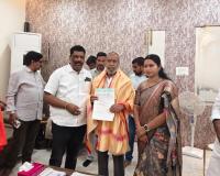 మంత్రి దామోదర్ రాజనర్సింహా ని కలిసిన  కాంగ్రెస్ పార్టీ నాయకురాలు సరిత తిరుపతయ్య