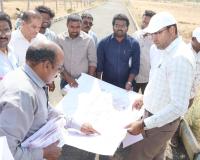 లే అవుట్ల అభివృద్ధి ప్రభుత్వ నిబంధనల మేరకు జరుగేలా తగిన చర్యలు చేపట్టాలని...   జిల్లా కలెక్టర్ బి.యం. సంతోష్ 