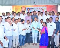 కళ్యాణ లక్ష్మి, షాదీ మూరక్ చెక్కులను పంపిణీ చేసిన    ఎమ్మెల్యే బండ్ల కృష్ణమోహన్ రెడ్డి