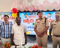 స్థానిక ప్రభుత్వ బాలుర కళాశాలలో విద్యార్థుల తల్లిదండ్రులు, అధ్యాపకుల ఆత్మీయ సమావేశం