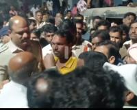 పెద్దూరులో మృతదేహంతో ధర్నా 