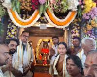 వసంతపంచమి సందర్బంగా శ్రీ జోగులాంబ అమ్మ వారి నిజరూప దర్శనం చేసుకున్న...  ఎంపి మల్లు రవి, ఏఐసిసి కార్యదర్శి సంపత్ కుమార్ 