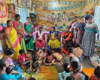 అంగన్వాడి సెంటర్ ను పరిశీలించిన ప్రత్యేక అధికారిని.