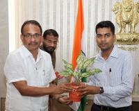 జిల్లా కలెక్టర్ ని కలిసిన రామ్ దుర్గా రెడ్డి 