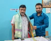 పదోన్నతి పొందిన ఉపాధ్యాయున్ని సన్మానించిన... ముస్కాన్ హోటల్ యజమాని