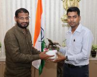 జిల్లా కలెక్టర్ ను కలిసిన మున్వర్ అలీ