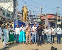 ప్లాస్టిక్ వాడకంపై అవగాహన కల్పించిన కళాబృందం. 