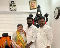 పొన్నం ప్రభాకర్ గౌడ్ ను మర్యాద పూర్వకంగా కలిసిన గూడుపల్లి పెంటా రెడ్