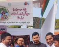  జిల్లా కలెక్టర్ చేతుల మీదుగా బెస్ట్ ల్యాబ్ టెక్నీషియన్ అవార్డు అందుకున్న బాలాజీ