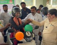 హుస్నాబాద్ నియోజకవర్గంలో దివ్యాంగులకు ఉపకరణాలు, ట్రై స్కూటీలు పంపిణీ చేసిన మంత్రి పొన్నం ప్రభాకర్ 