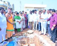 పలు అభివృద్ధి పనులకు భూమి పూజ చేసిన  ఎమ్మెల్యే బండ్ల కృష్ణమోహన్ రెడ్డి 