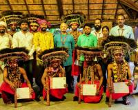 గుస్సాడీ నృత్యంతో ఉర్రూతలూగించిన జిల్లా కళాకారులు