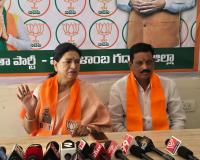 మున్సిపాలిటీలో బీజేపీ అభ్యర్థులను పెద్ద ఎత్తున గెలిపించాలి   ఎంపీ డీకే అరుణ 