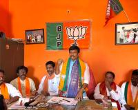 అయిజ మున్సిపాలిటీ లో బిజేపి ని బారీ మెజారిటీతో  గెలిపించాలి