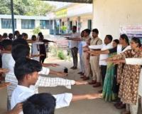 రోడ్డు భద్రత మాసోత్సవాలు లో విద్యార్థులచే ప్రతిజ్ఞ చేయించిన అధికారులు.