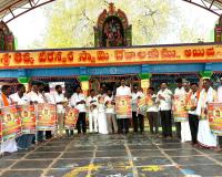 శ్రీశ్రీశ్రీ తిక్క వీరేశ్వర స్వామి బ్రహ్మోత్సవాలకు (జాతరకు)  ఆహ్వాన పత్రిక, గోడపత్రిక ఆవిష్కరణ చేసిన....   ప్రజాప్రతినిధులు,పట్టణ పేద్దలు